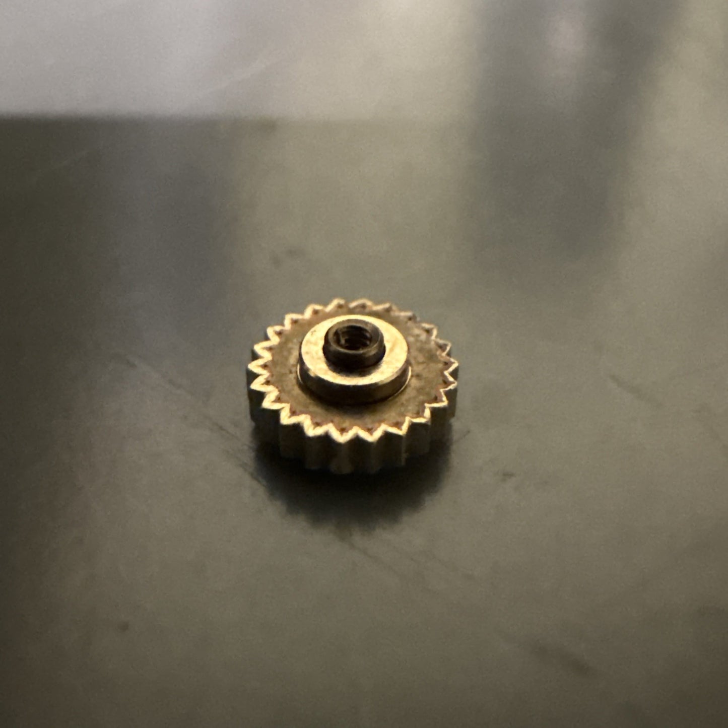 Gilt Dustproof Crown 4.9mm Dia 0.9mm Thread Ref LG1-24