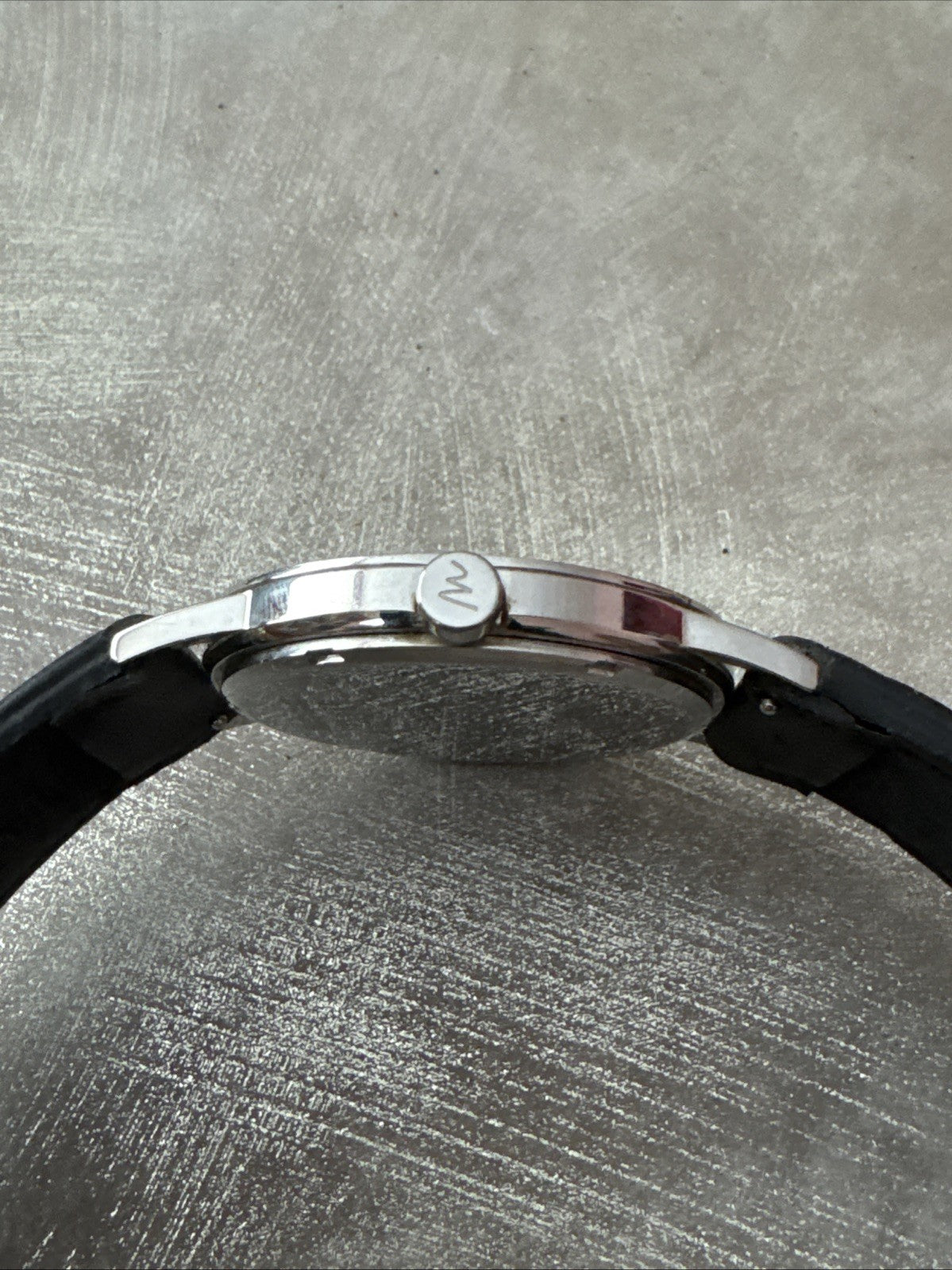 Mens Momentary Quartz Watch Seiko Movement New Battery 42mm