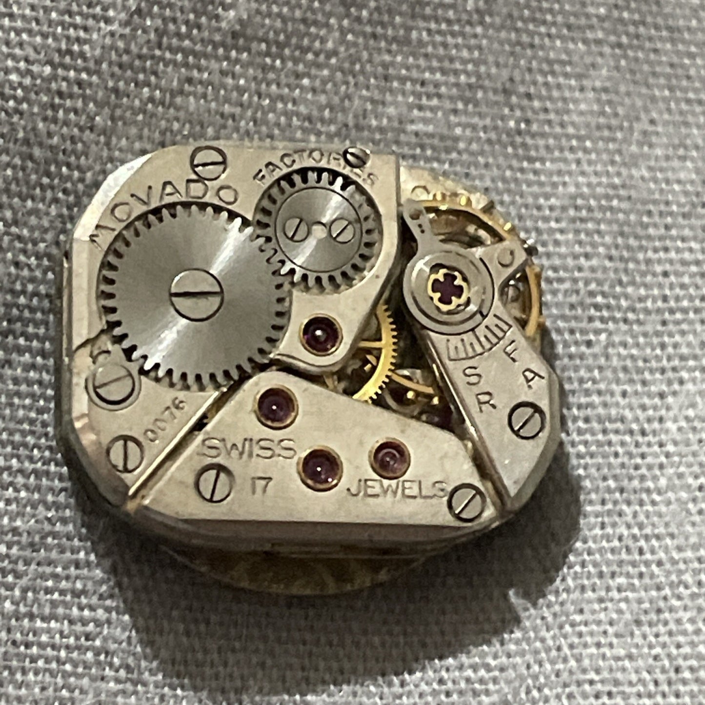 Movado 46  (Universal Geneve 400) Movement For Parts  H30
