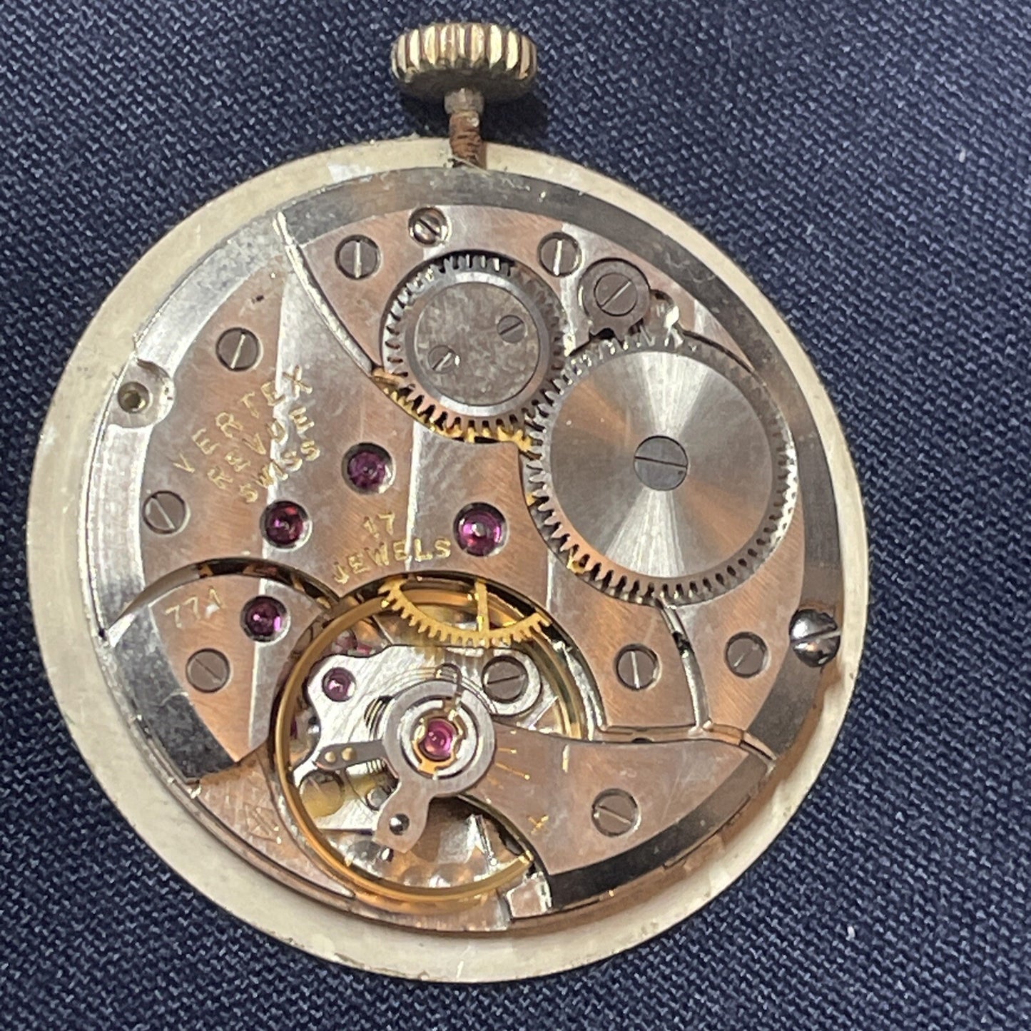 Revue 77 1 Full Movement Good Balance Ref P3