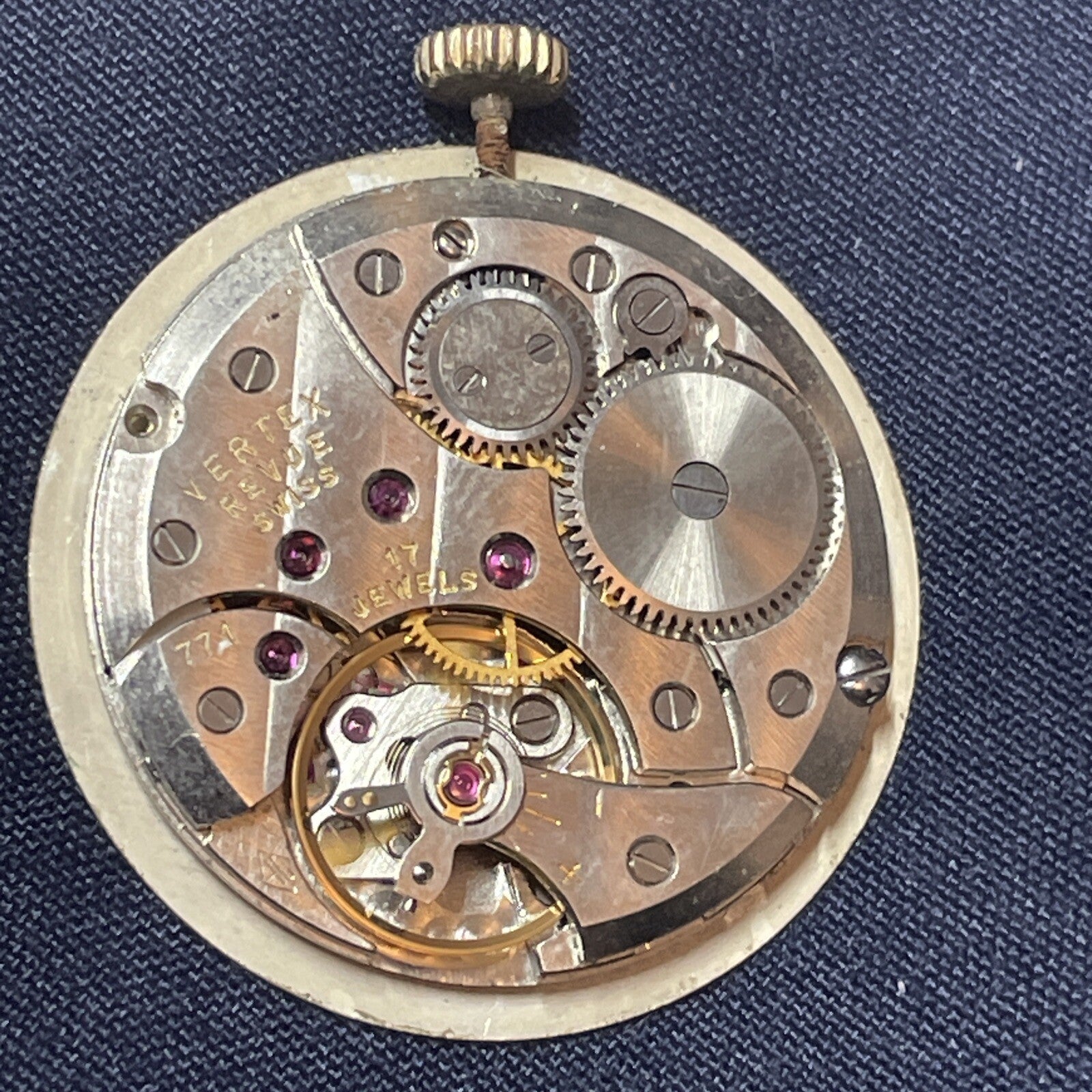 Revue 77 1 Full Movement Good Balance Ref P3