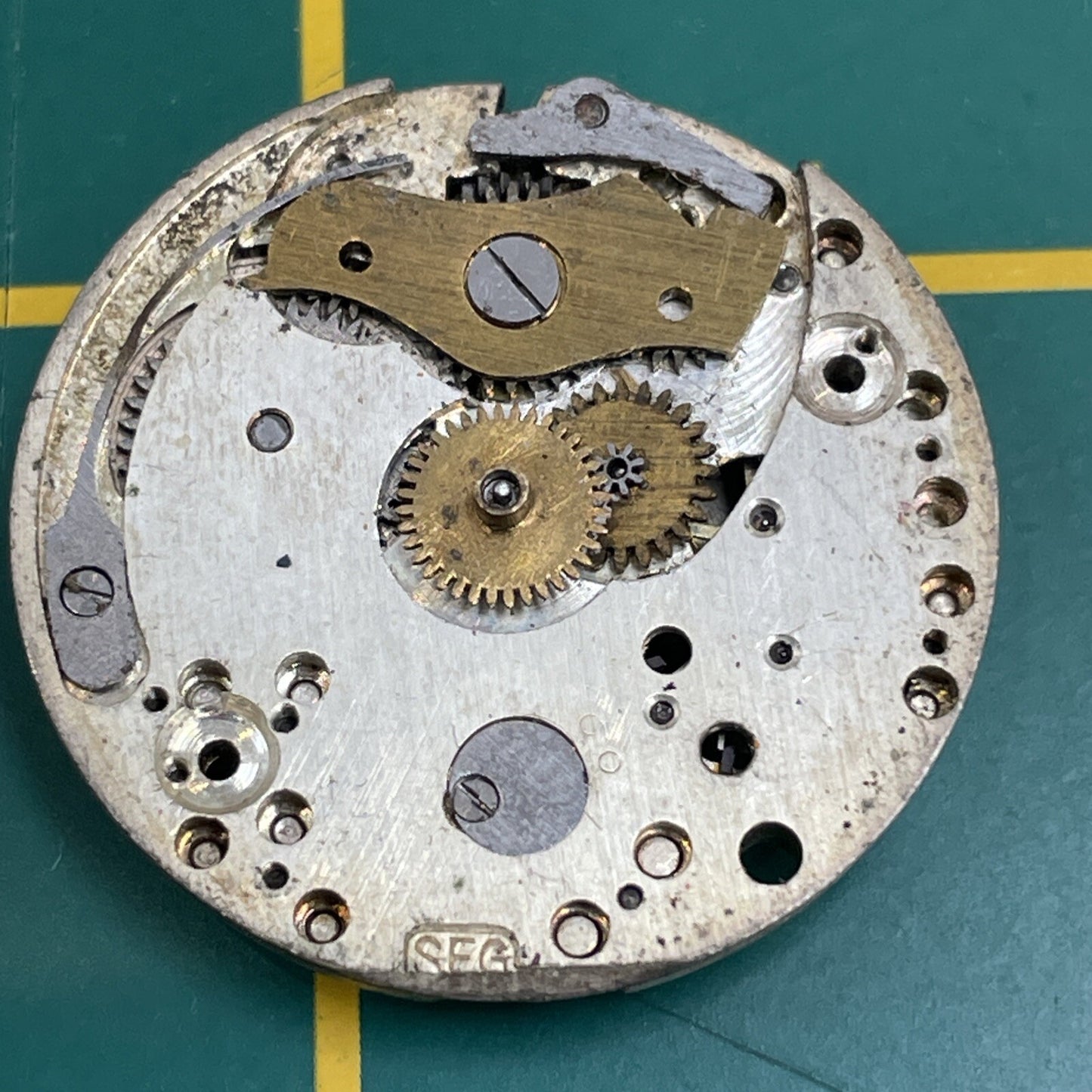 Schild Freres  Eterna 10.5 Ligne Full Watch Movement For Spares Repair S6