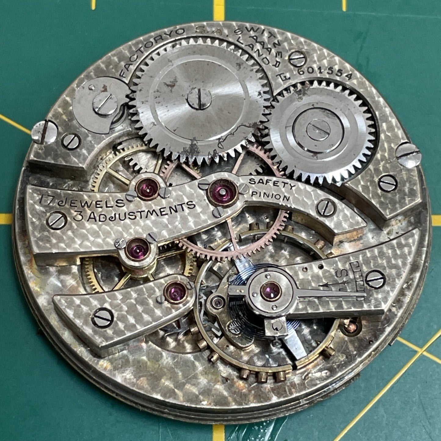 Wyss American-Swiss Pocket Watch Movement Broken Staff Ref LG9