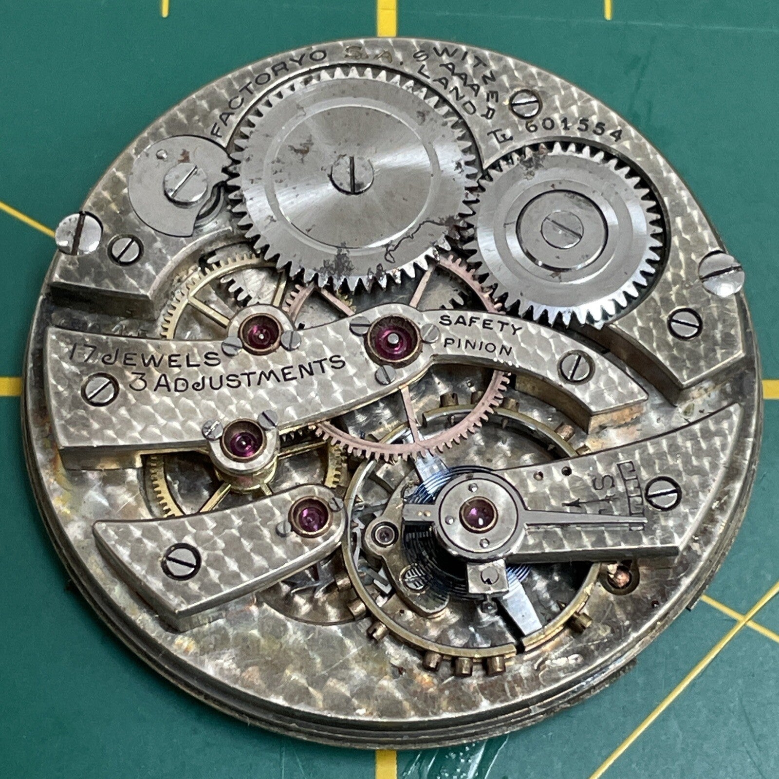 Wyss American-Swiss Pocket Watch Movement Broken Staff Ref LG9