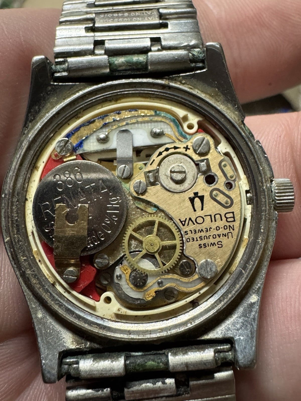 Vintage Mens Bulova Quartz Watch Running Needs Service