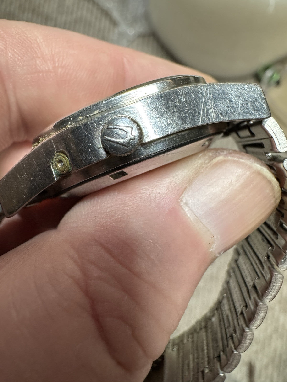 Vintage Mens Bulova Quartz Watch Running Needs Service