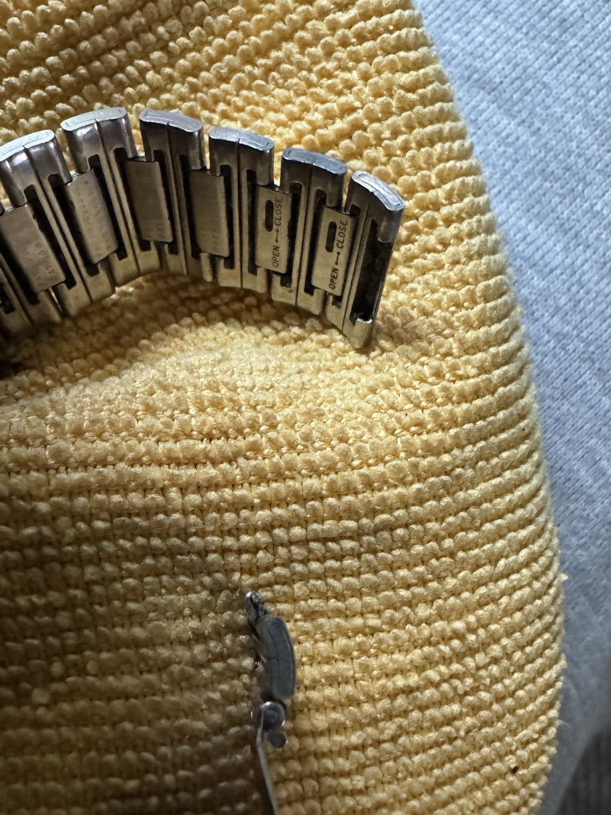 Vintage Mens Bulova Quartz Watch Running Needs Service