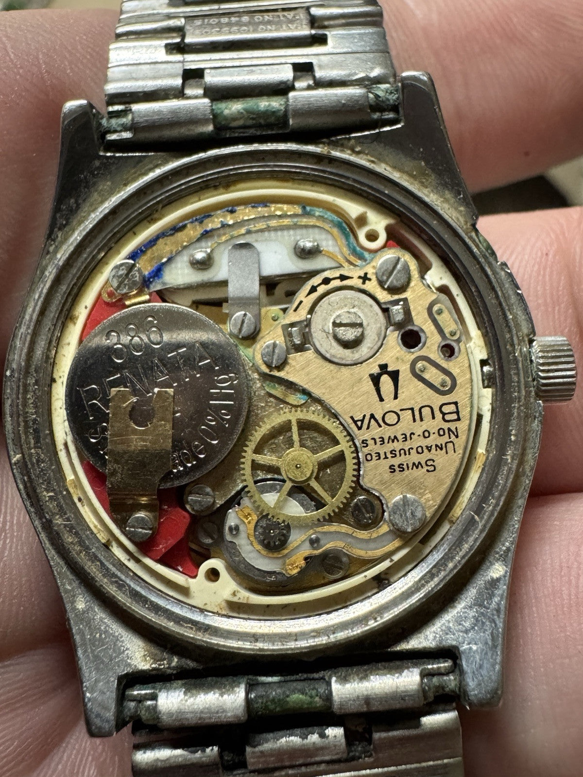 Vintage Mens Bulova Quartz Watch Running Needs Service