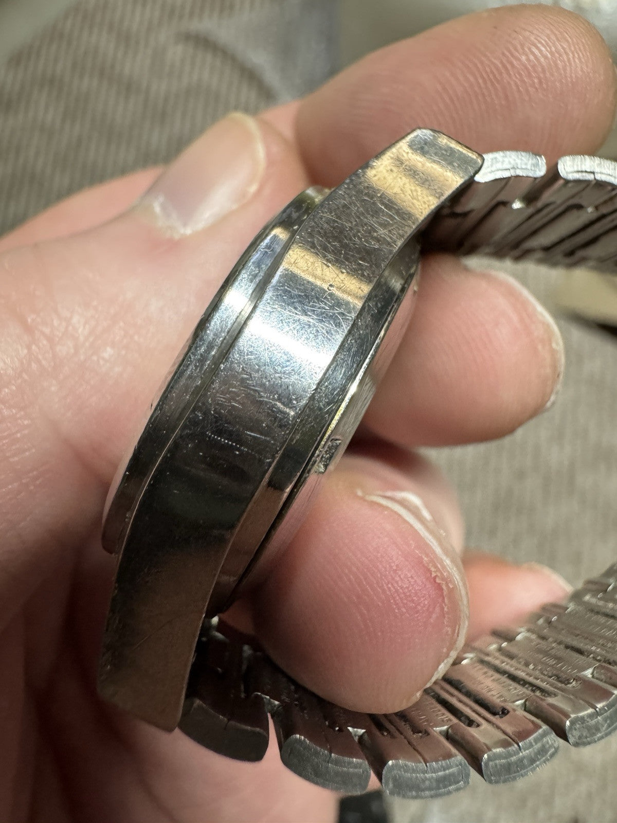 Vintage Mens Bulova Quartz Watch Running Needs Service