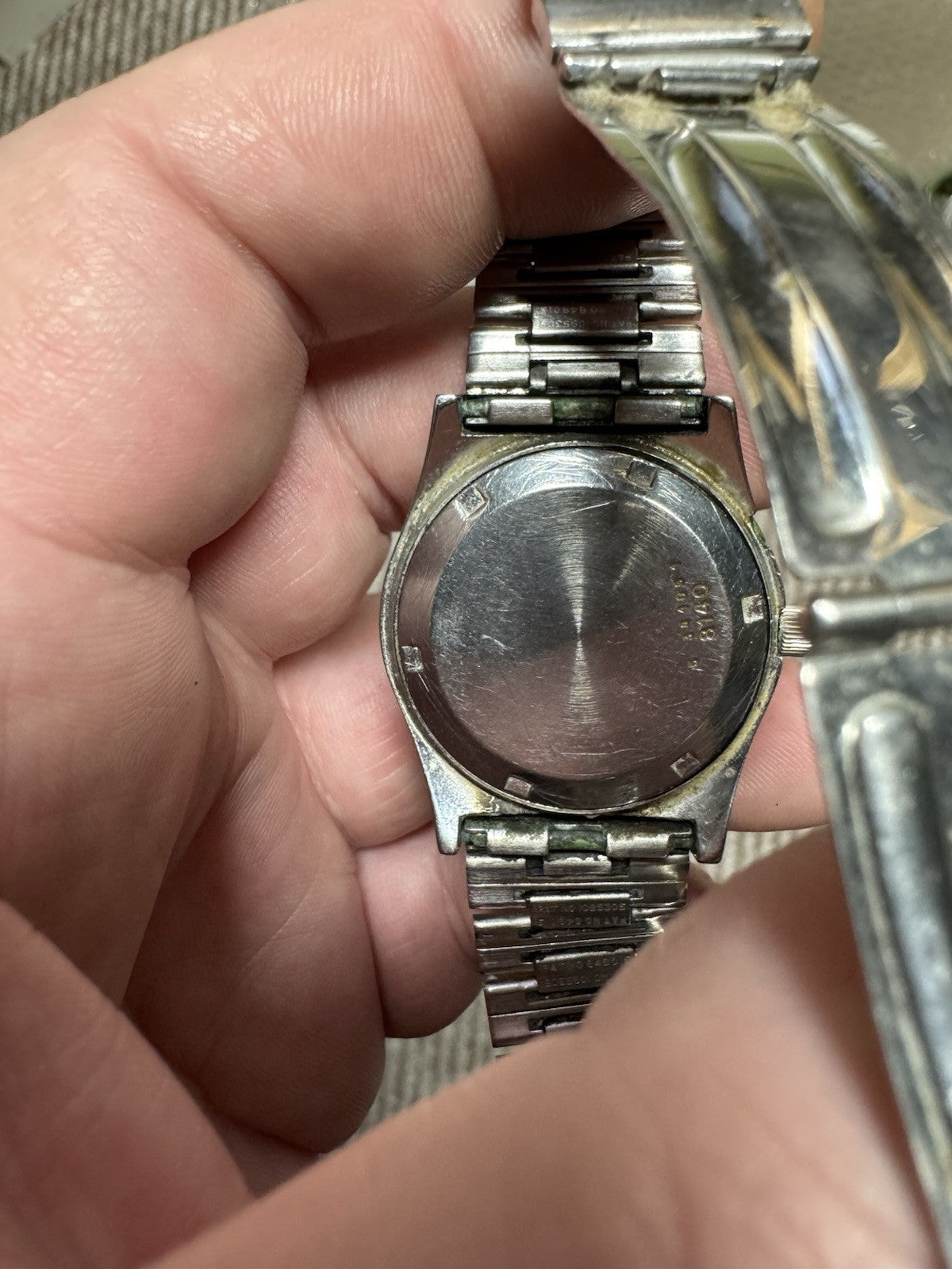 Vintage Mens Bulova Quartz Watch Running Needs Service