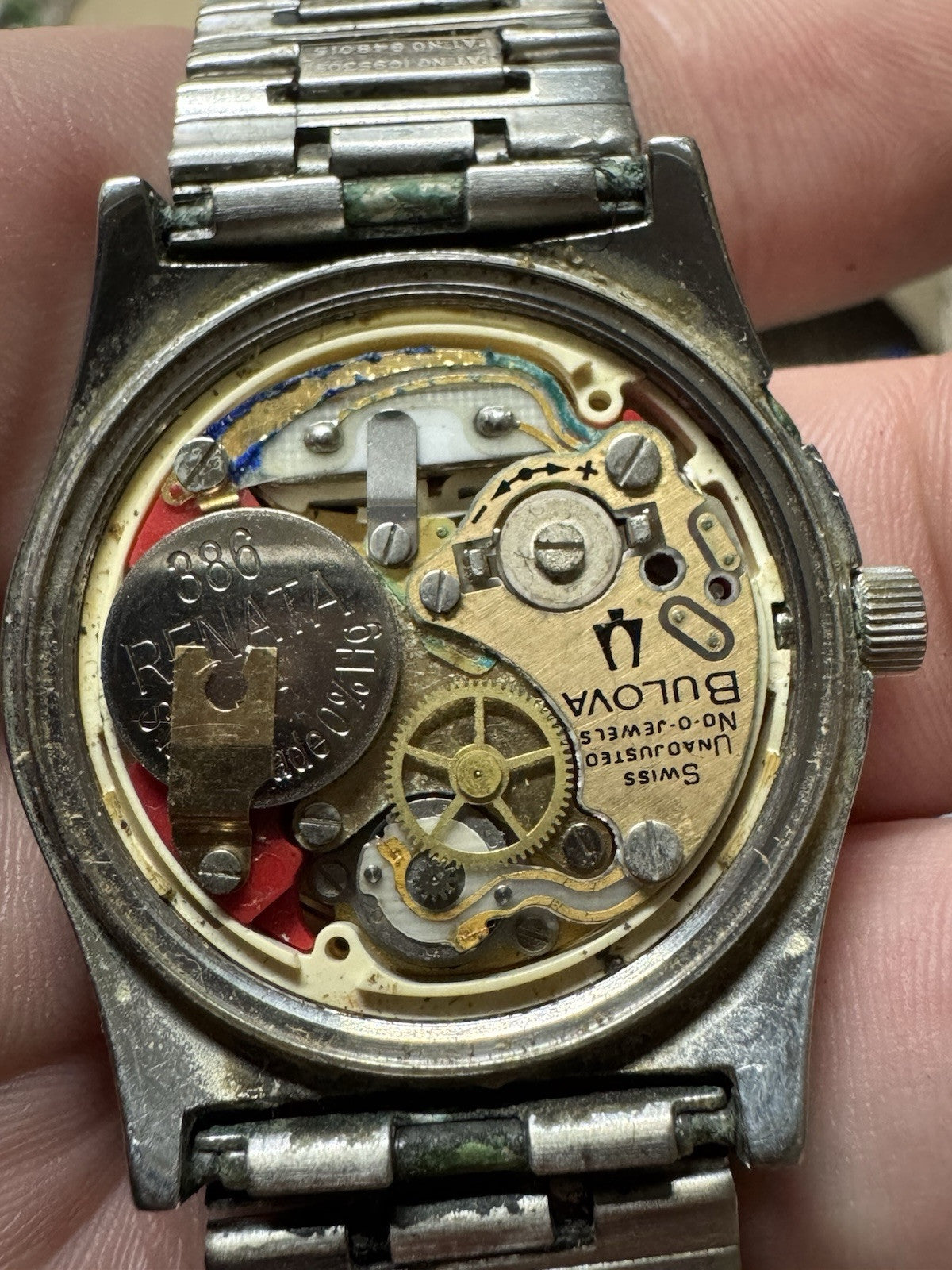 Vintage Mens Bulova Quartz Watch Running Needs Service